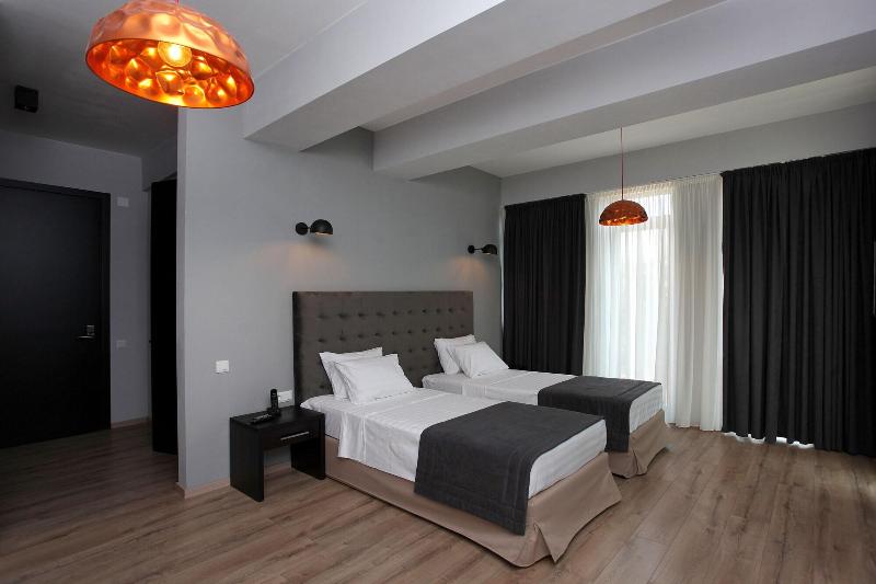 L M Club Hotel - Oda