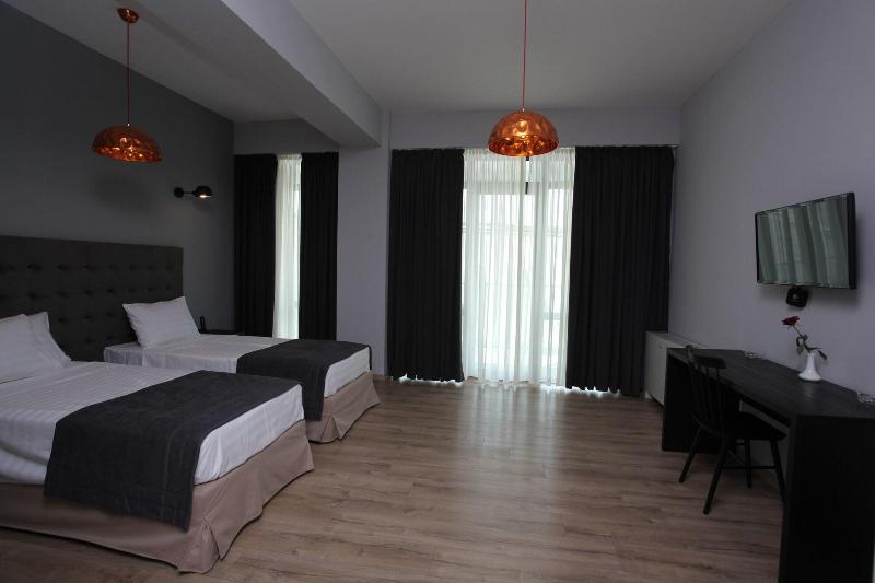 L M Club Hotel - Oda