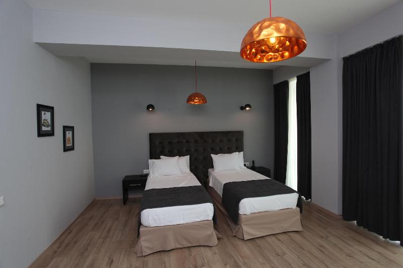 L M Club Hotel - Oda