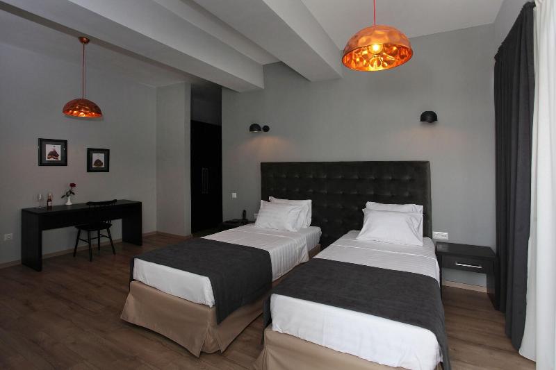 L M Club Hotel - Oda