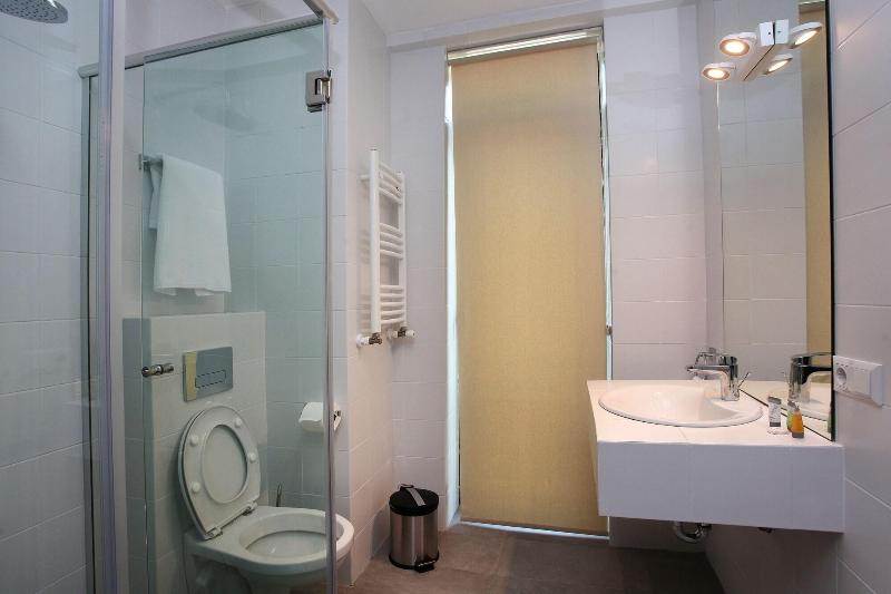 L M Club Hotel - Oda