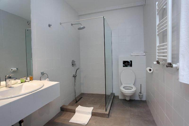 L M Club Hotel - Oda