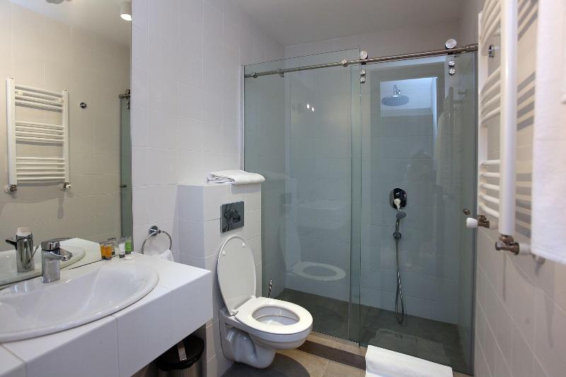 L M Club Hotel - Oda