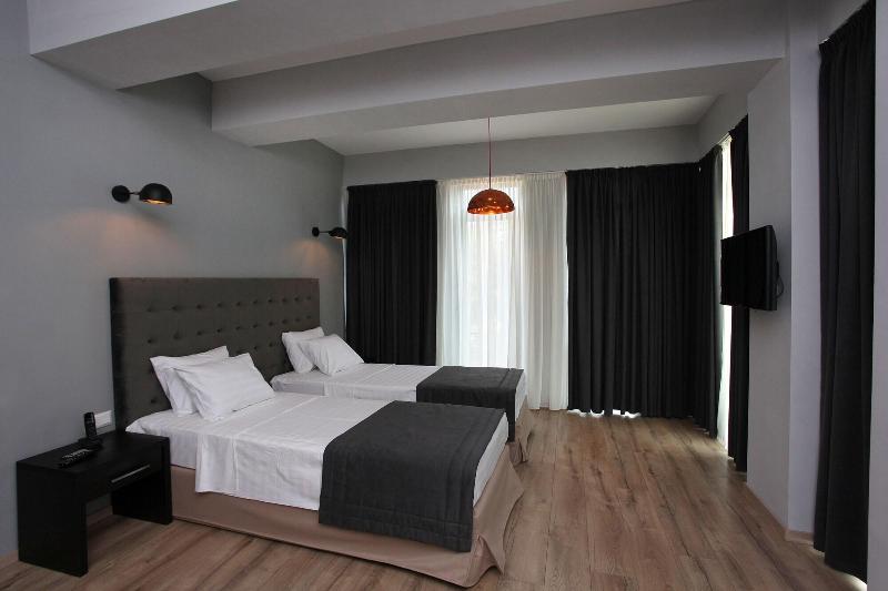 L M Club Hotel - Oda