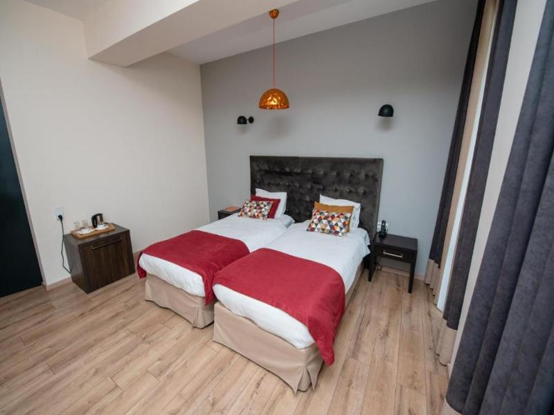 L M Club Hotel - Oda