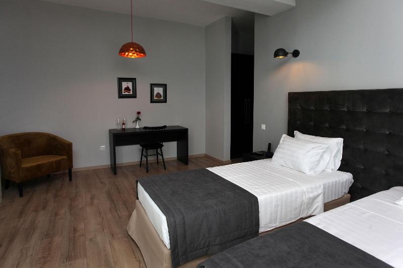 L M Club Hotel - Oda