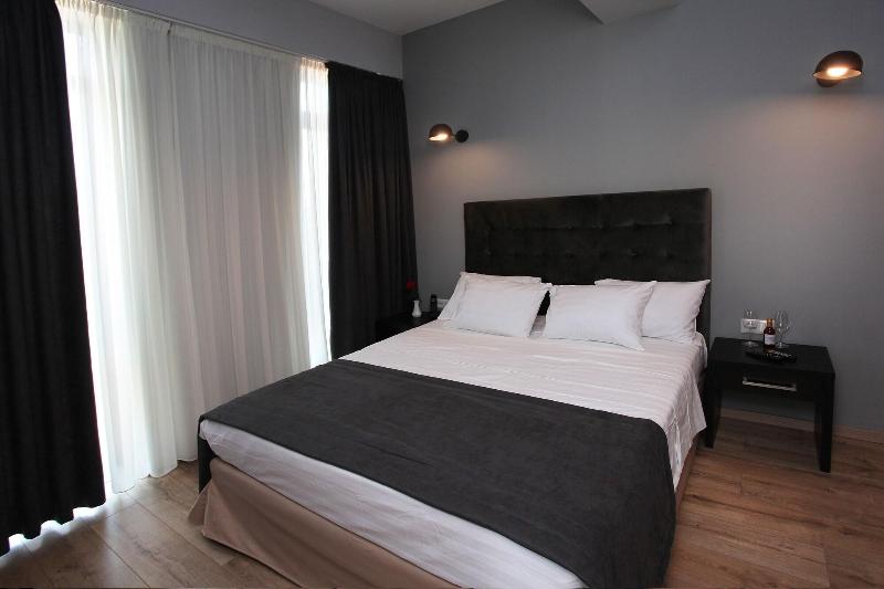 L M Club Hotel - Oda
