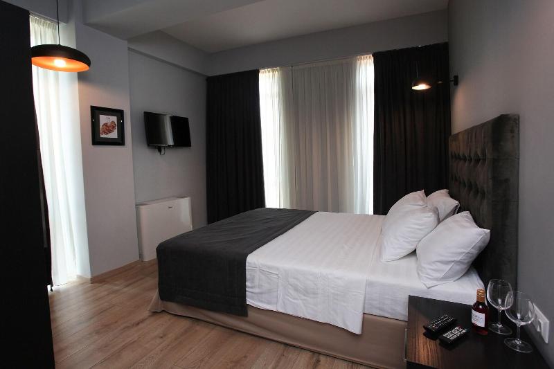 L M Club Hotel - Oda