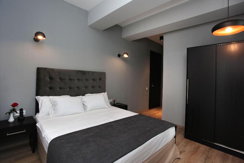 L M Club Hotel - Oda