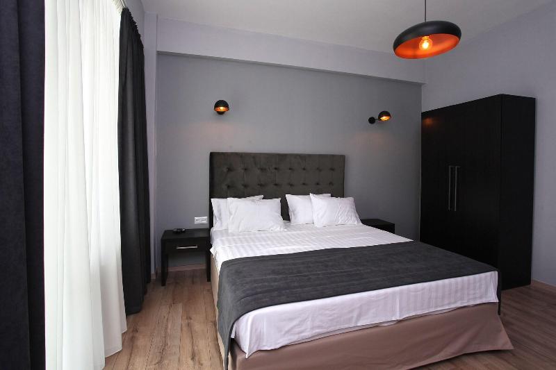 L M Club Hotel - Oda
