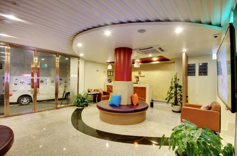 Unima Grand - Lobi