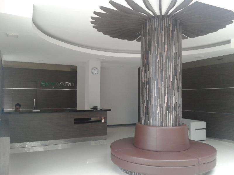 Skyward Hotel - Lobi