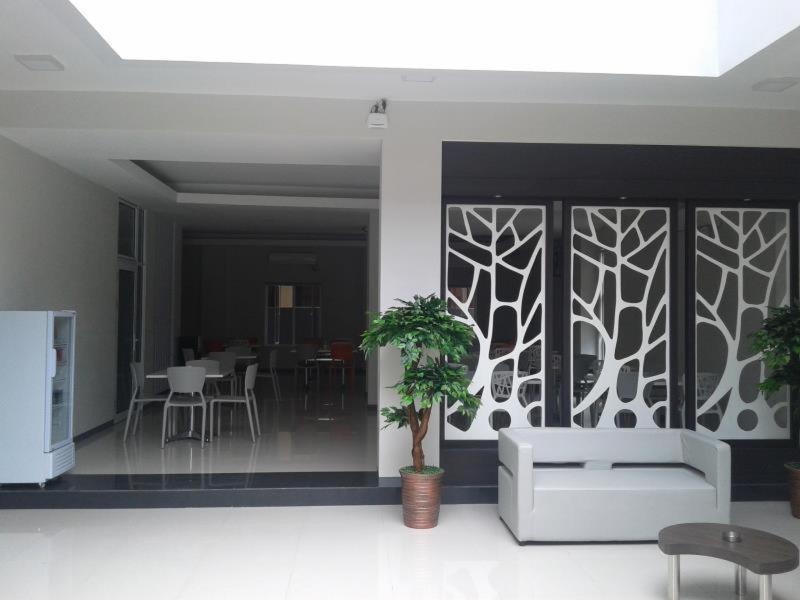 Skyward Hotel - Lobi