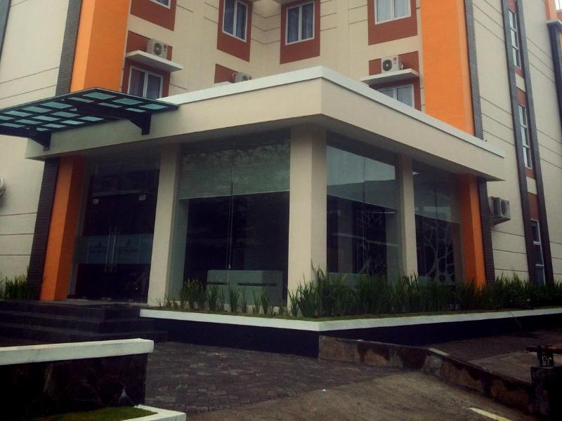 Skyward Hotel - Genel