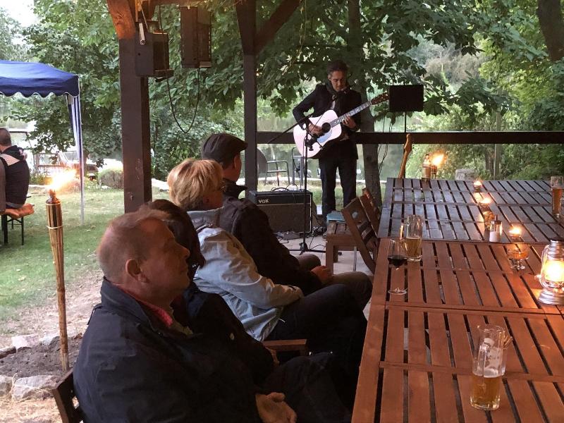 Riverside Inn - Teras