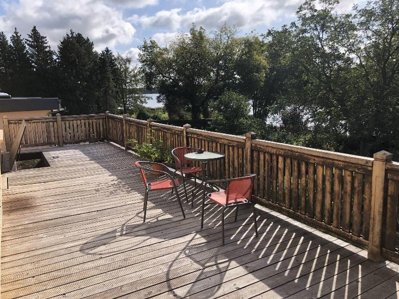 Riverside Inn - Teras