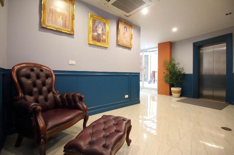 Super OYO 484 Pannee Residence Khaosan - Lobi