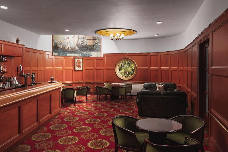 North West Castle - Bar