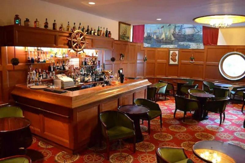 North West Castle - Bar