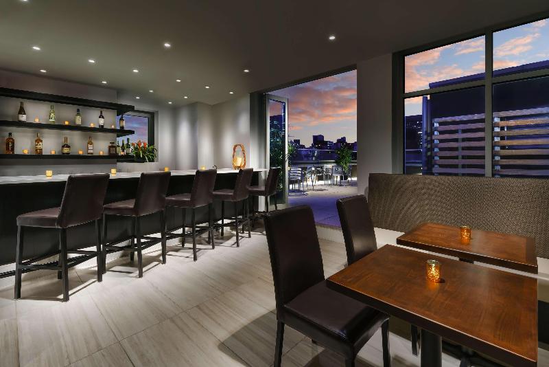 DoubleTree by Hilton New York Times Square South - Bar