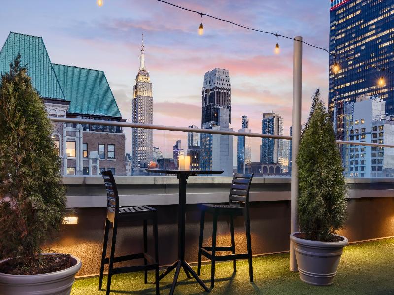 DoubleTree by Hilton New York Times Square South - Bar