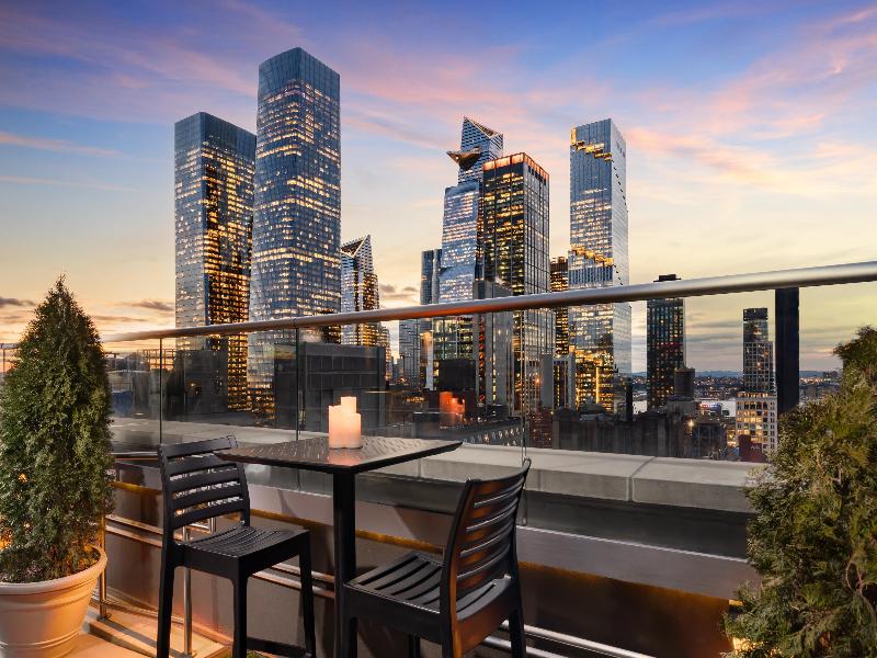 DoubleTree by Hilton New York Times Square South - Bar
