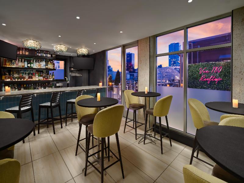 DoubleTree by Hilton New York Times Square South - Bar
