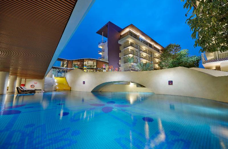 Golden Tulip Holland Resort Batu - Havuz