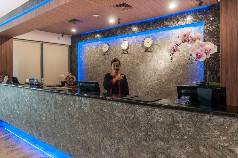 Arthama Hotels Losari Makassar - Lobi