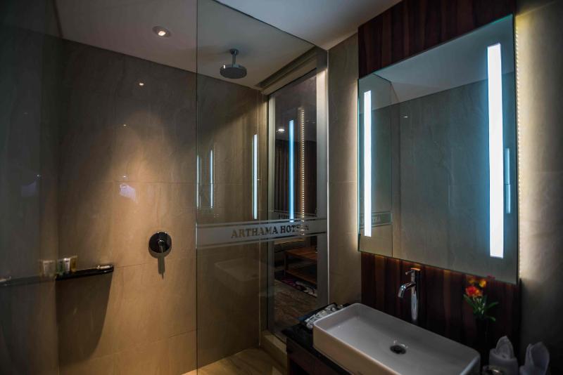 Arthama Hotels Losari Makassar - Oda