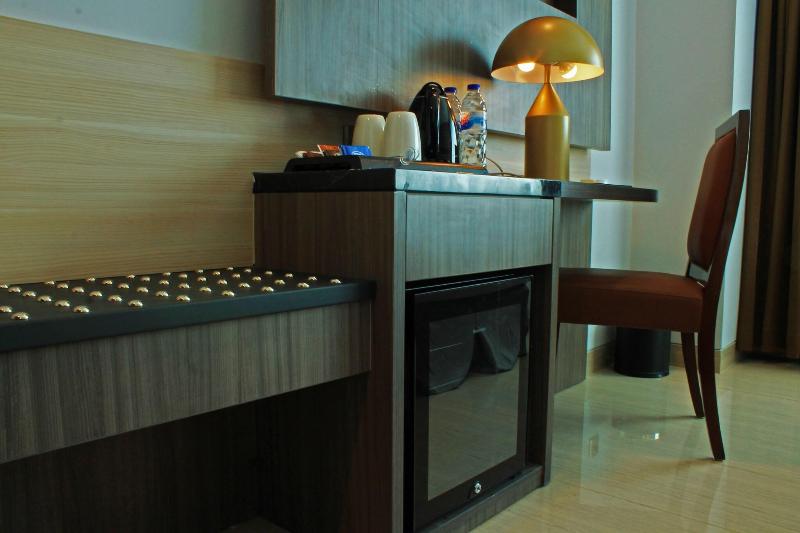 Arthama Hotels Losari Makassar - Oda