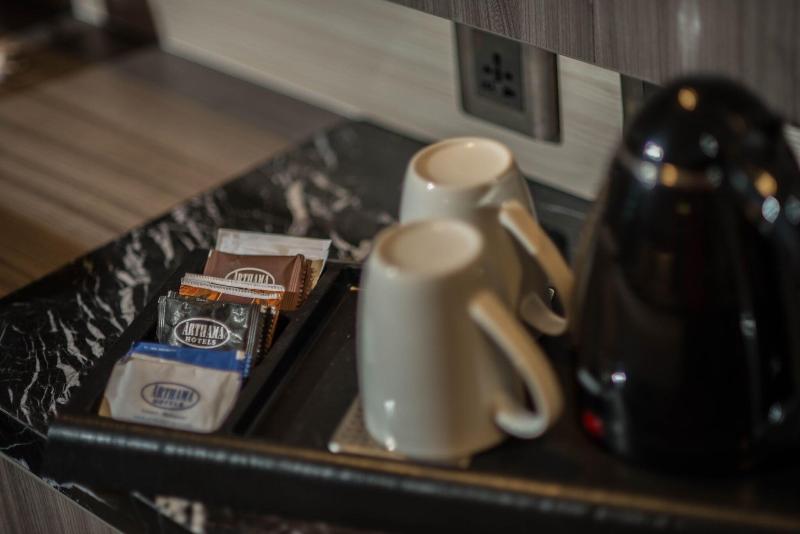 Arthama Hotels Losari Makassar - Oda