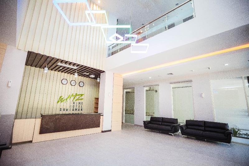 Whiz Prime Hotel Sudirman Makassar - Lobi