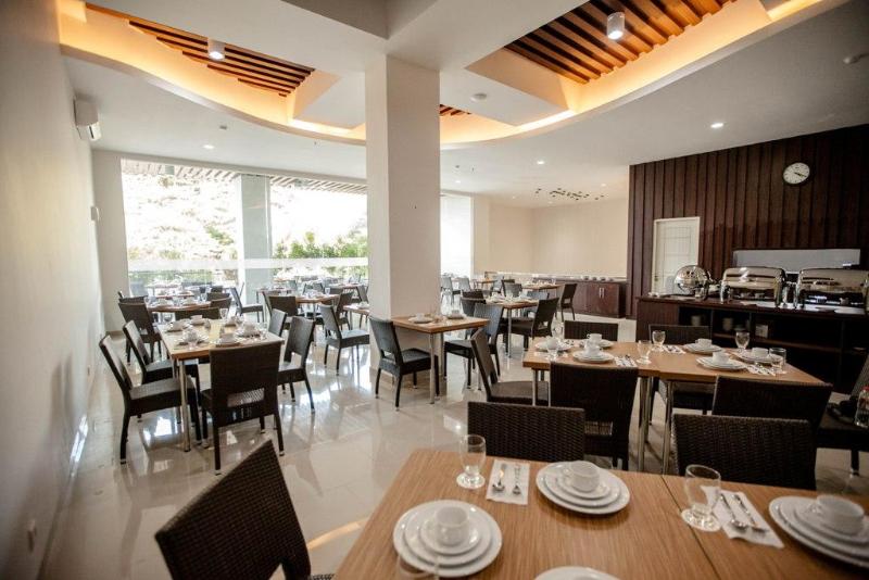 Whiz Prime Hotel Sudirman Makassar - Restoran