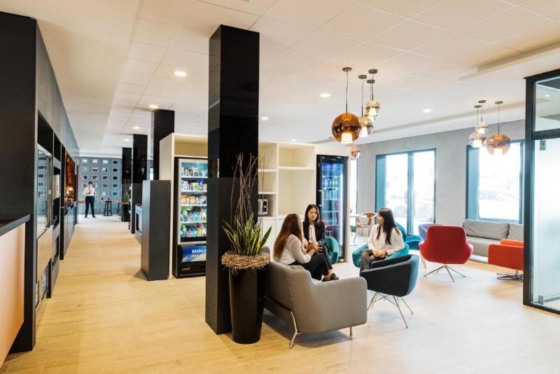 B&B HOTEL Zurich Airport Rumlang - Lobi