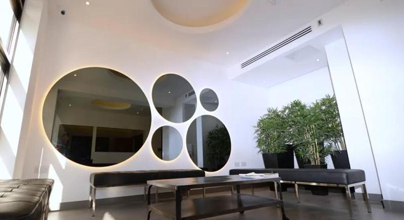 Pelican London Hotel And Residence - Lobi