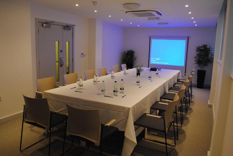 Pelican London Hotel And Residence - Toplantı