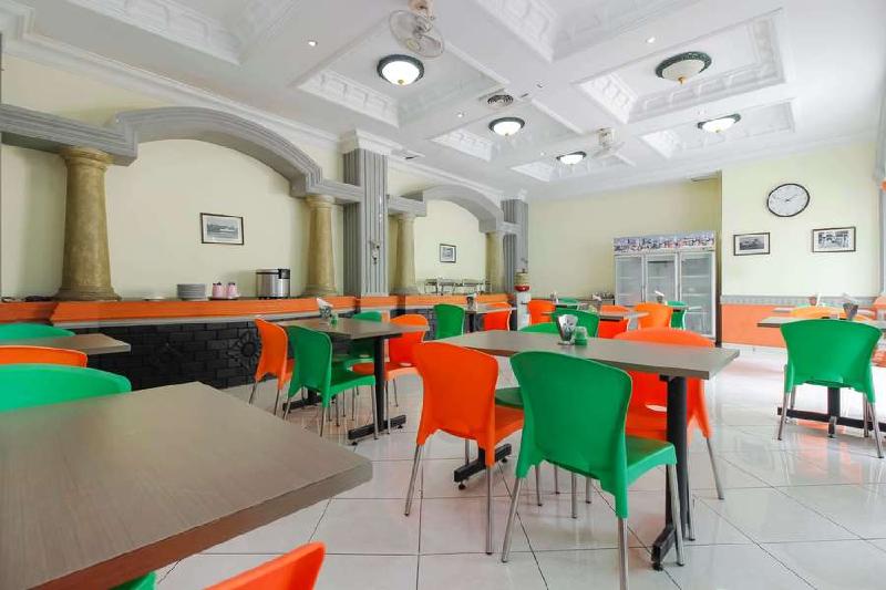 RedDoorz Plus near Alun Alun Kejaksan Cirebon - Lobi