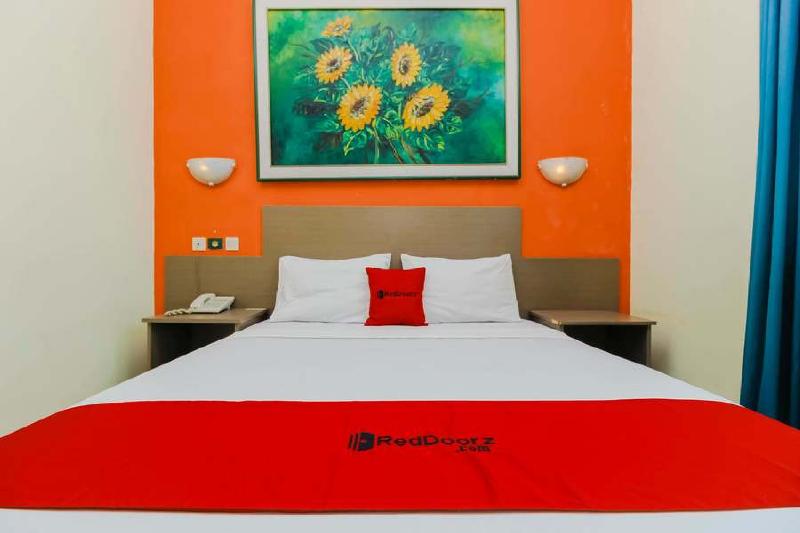 RedDoorz Plus near Alun Alun Kejaksan Cirebon - Oda