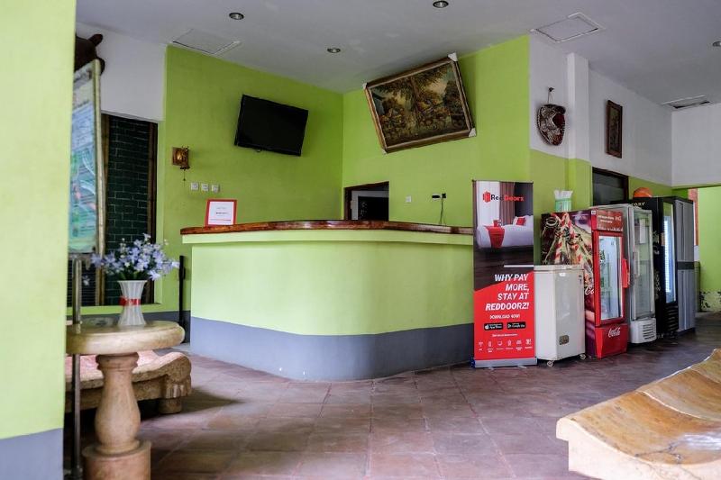 RedDoorz Plus near Jalan Baru Bogor - Lobi