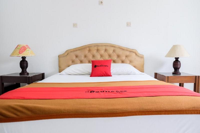 RedDoorz Plus near Jalan Baru Bogor - Oda