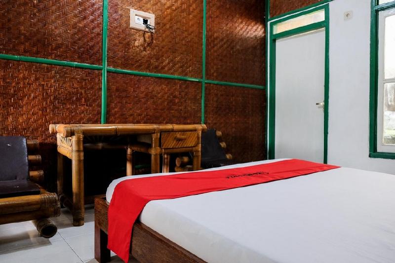 RedDoorz Plus near Jalan Baru Bogor - Oda