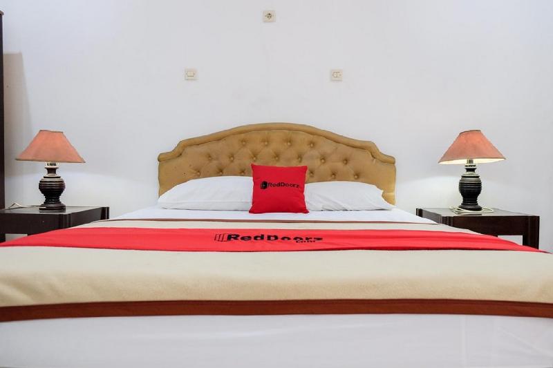 RedDoorz Plus near Jalan Baru Bogor - Oda