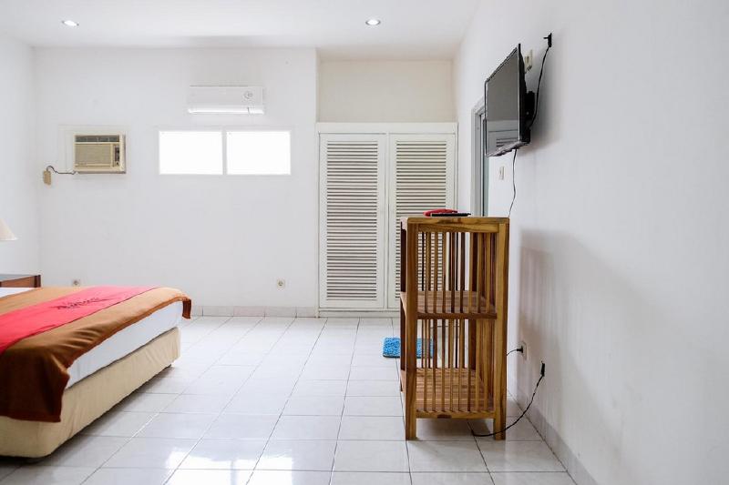RedDoorz Plus near Jalan Baru Bogor - Oda
