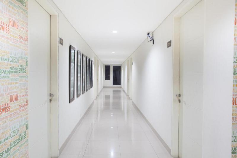 RedDoorz Plus @ Riverside Malang - Lobi