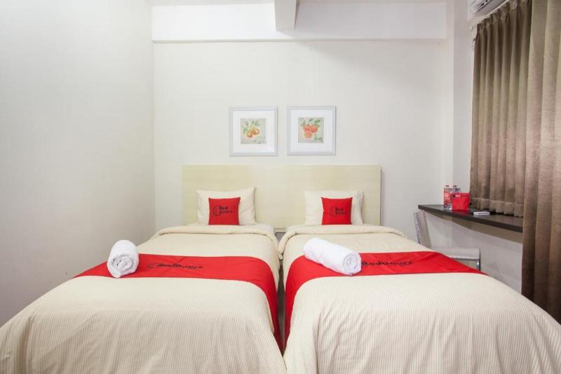 RedDoorz Plus @ Riverside Malang - Oda