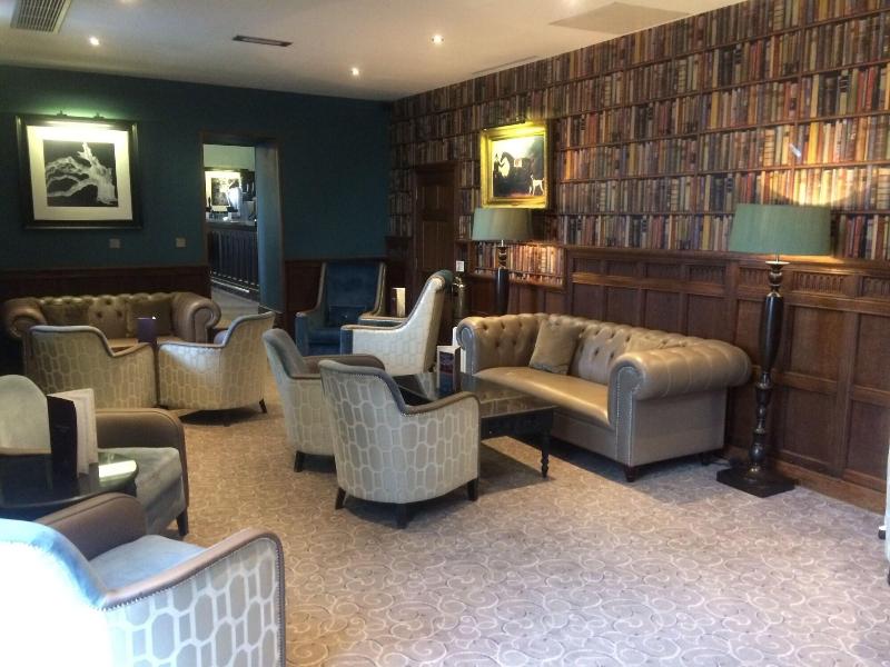 De Vere Motram Hall - Bar