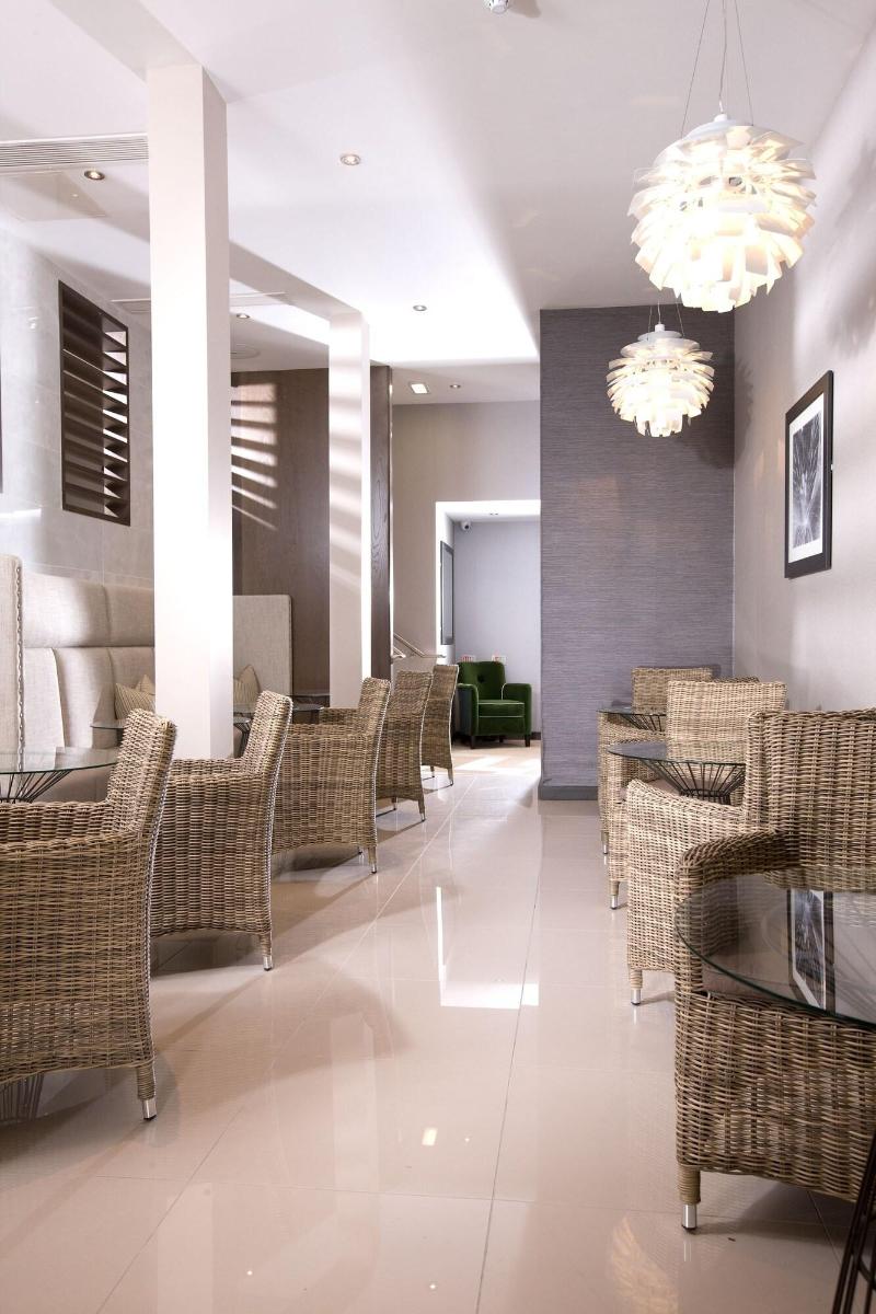 De Vere Motram Hall - Aktivite