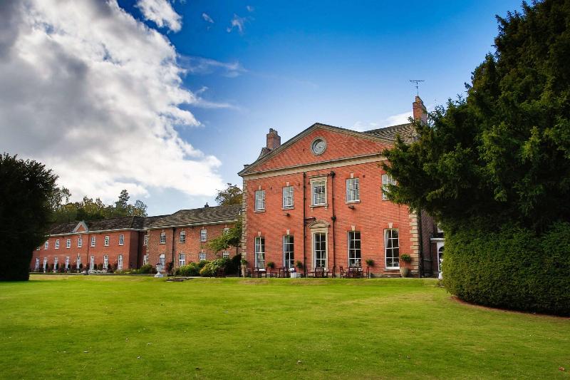 De Vere Motram Hall - Genel
