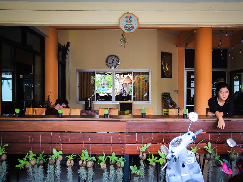 Manee @ Cool Mueang - Lobi